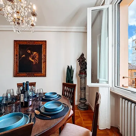 Attico D'autore In Piazza Con Vista Ghirlandina Apartmán Modena