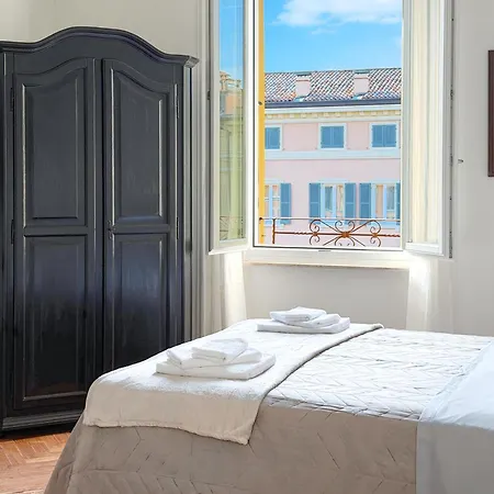 Attico D'autore In Piazza Con Vista Ghirlandina Apartmán Modena