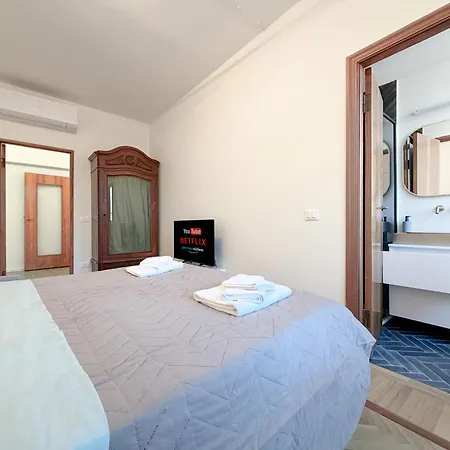 Attico D'autore In Piazza Con Vista Ghirlandina Apartmán *