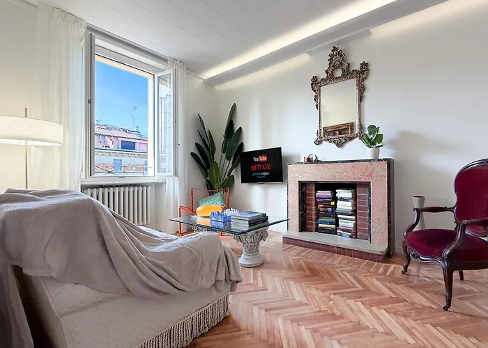 Attico D'autore In Piazza Con Vista Ghirlandina Διαμέρισμα