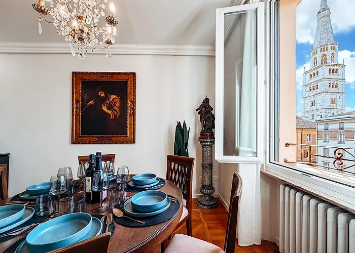 Attico D'autore In Piazza Con Vista Ghirlandina Apartamento Módena