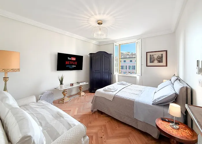 Attico D'autore In Piazza Con Vista Ghirlandina Módena