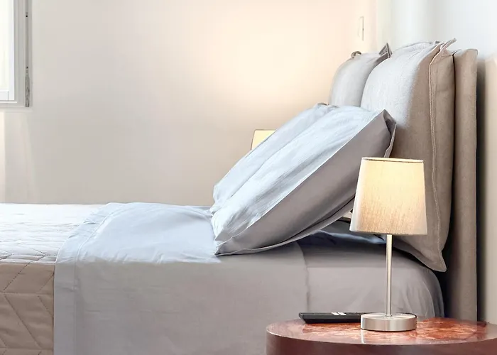 Apartamento Attico D'autore In Piazza Con Vista Ghirlandina Módena