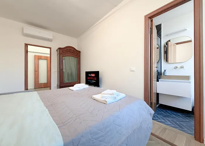 Attico D'autore In Piazza Con Vista Ghirlandina Διαμέρισμα *