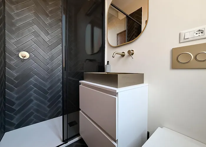 Attico D'autore In Piazza Con Vista Ghirlandina Módena